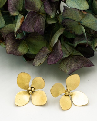 Boucles d'oreilles hortensias moyen modèles en laiton