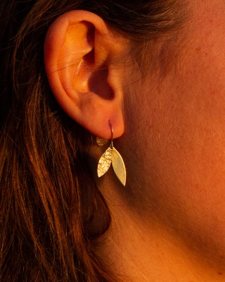 Boucles d'oreilles feuille petit modèle en laiton