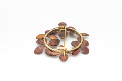 Broche couronne d'hortensias en cuivre